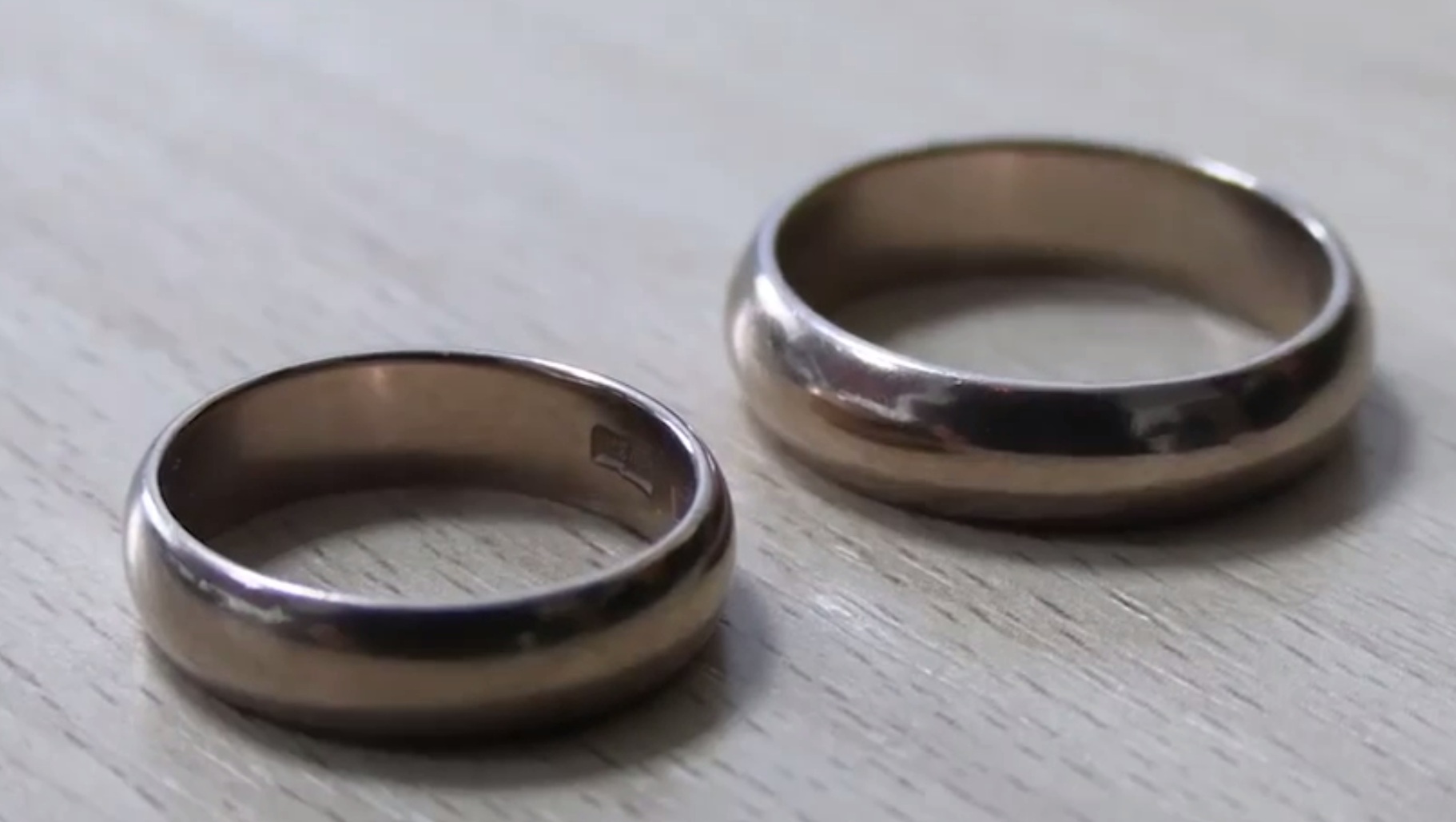 Торговец куртками напросился в гости к 92-летнему саратовцу и украл у него обручальные кольца